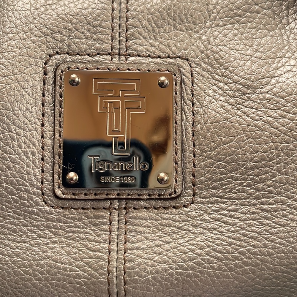 Tignanello since 1999 silver leather purse in great condition inside and out. - Picture 13 of 13